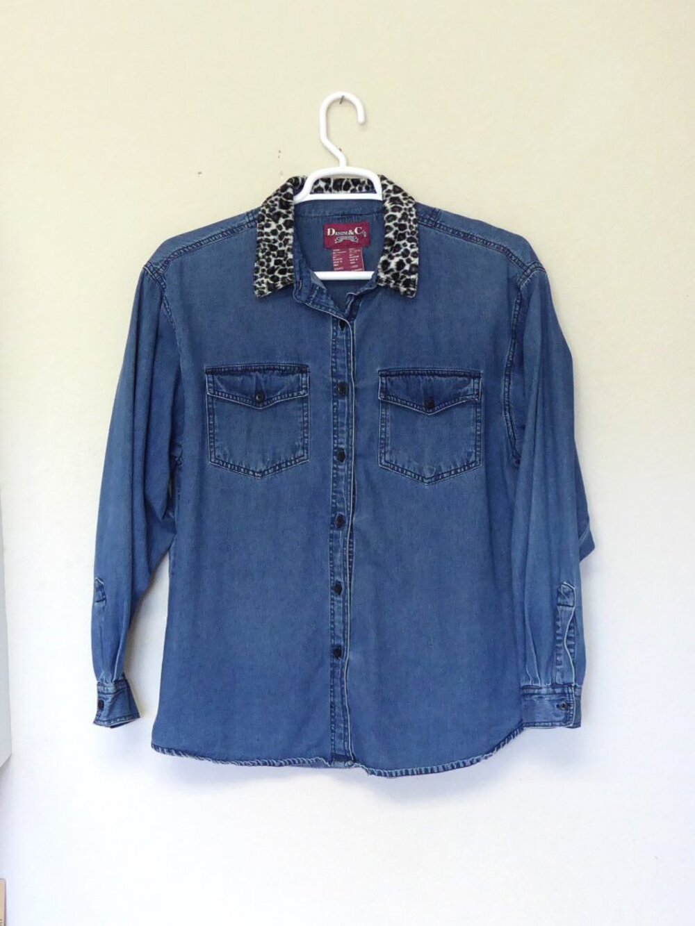 Vintage Y2K Denim and Co denim button front shirt with gray leopard collar sz L